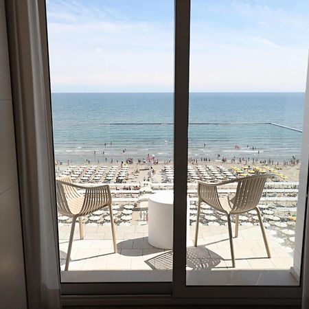 Hotel Daniel'S Fronte Mare Риччоне Екстер'єр фото