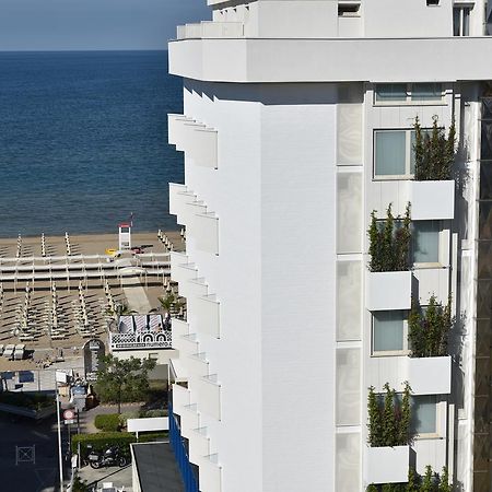 Hotel Daniel'S Fronte Mare Риччоне Екстер'єр фото