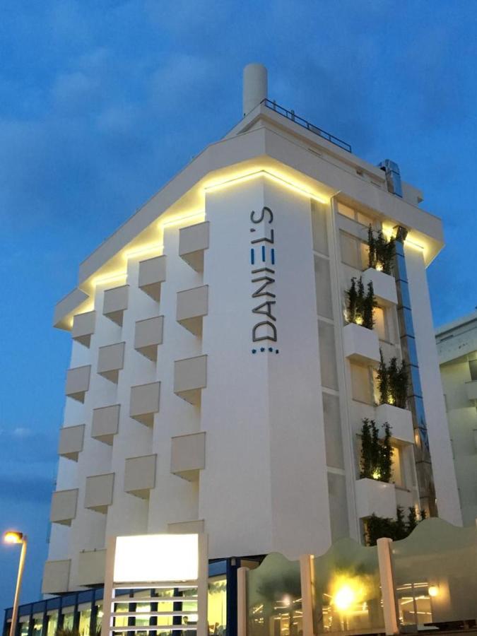 Hotel Daniel'S Fronte Mare Риччоне Екстер'єр фото