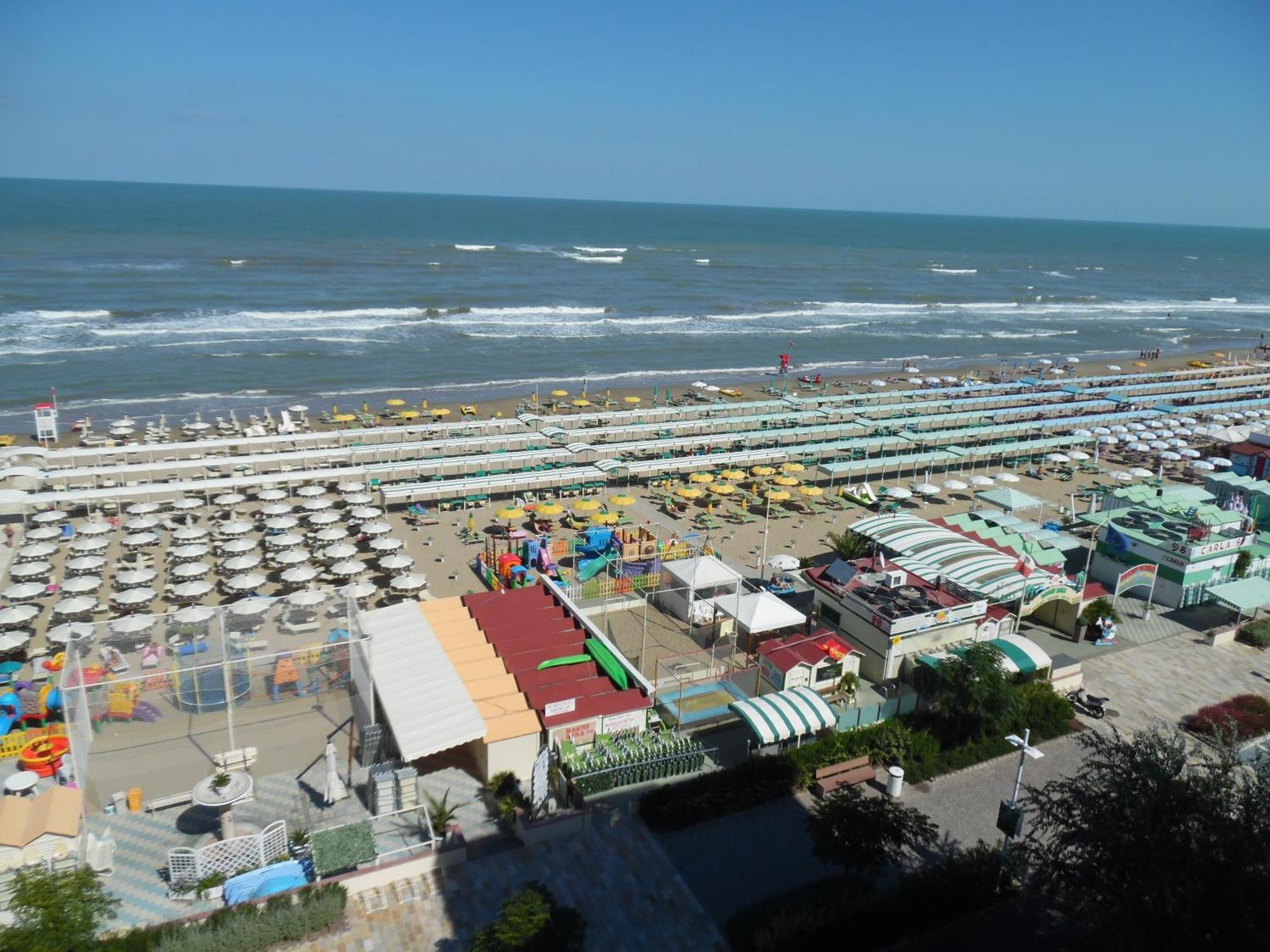 Hotel Daniel'S Fronte Mare Риччоне Екстер'єр фото