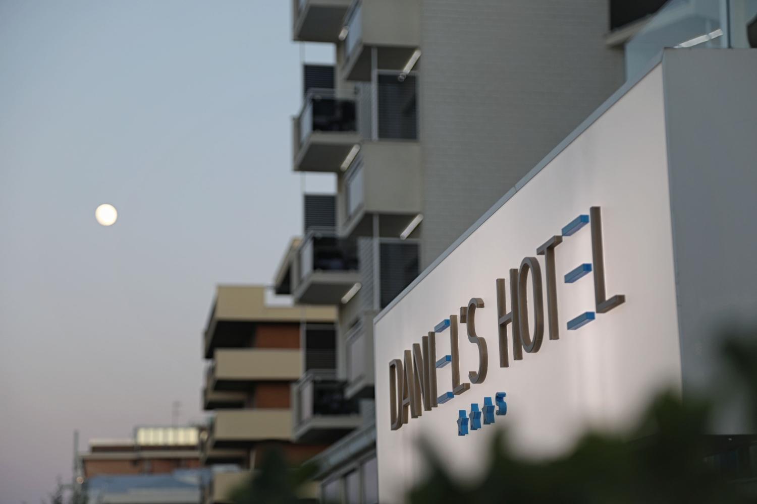 Hotel Daniel'S Fronte Mare Риччоне Екстер'єр фото