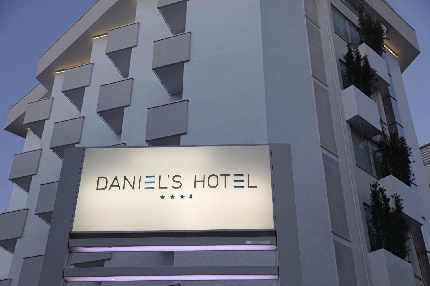 Hotel Daniel'S Fronte Mare Риччоне Екстер'єр фото