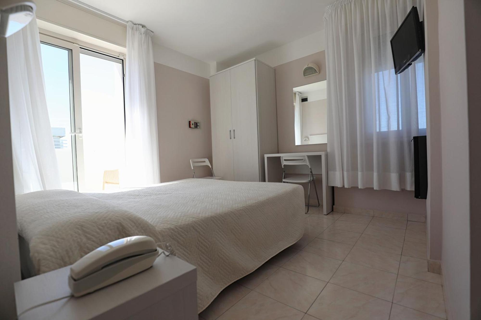 Hotel Daniel'S Fronte Mare Риччоне Екстер'єр фото