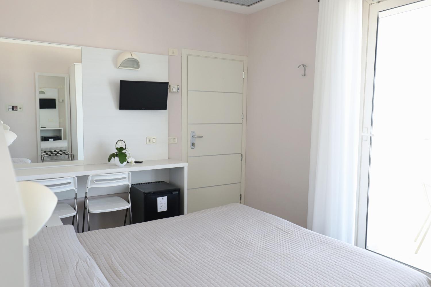 Hotel Daniel'S Fronte Mare Риччоне Екстер'єр фото