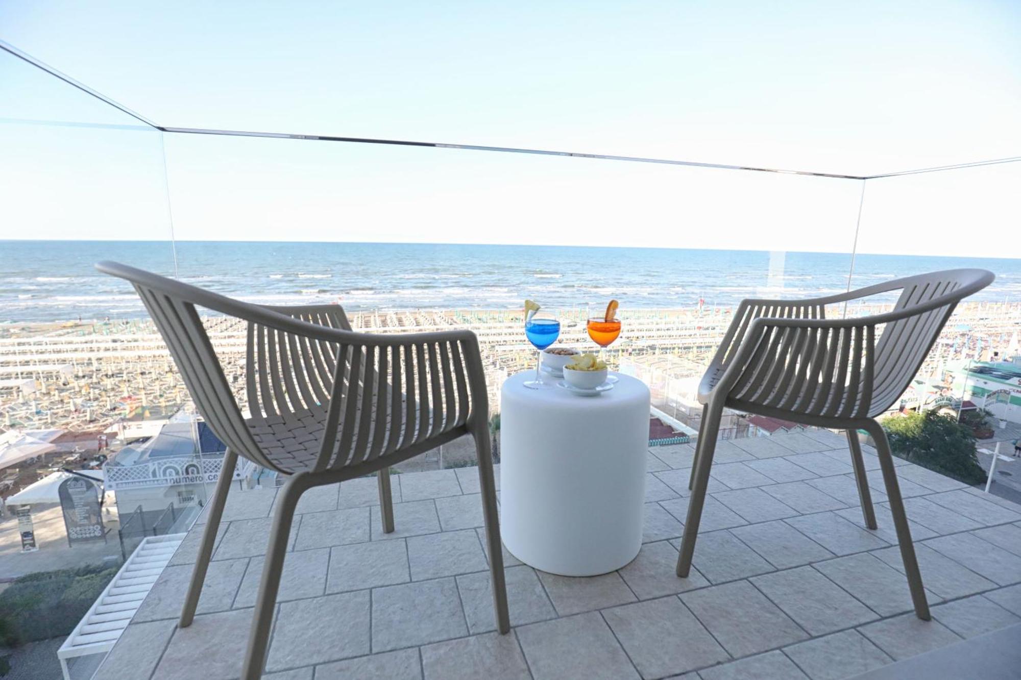 Hotel Daniel'S Fronte Mare Риччоне Екстер'єр фото