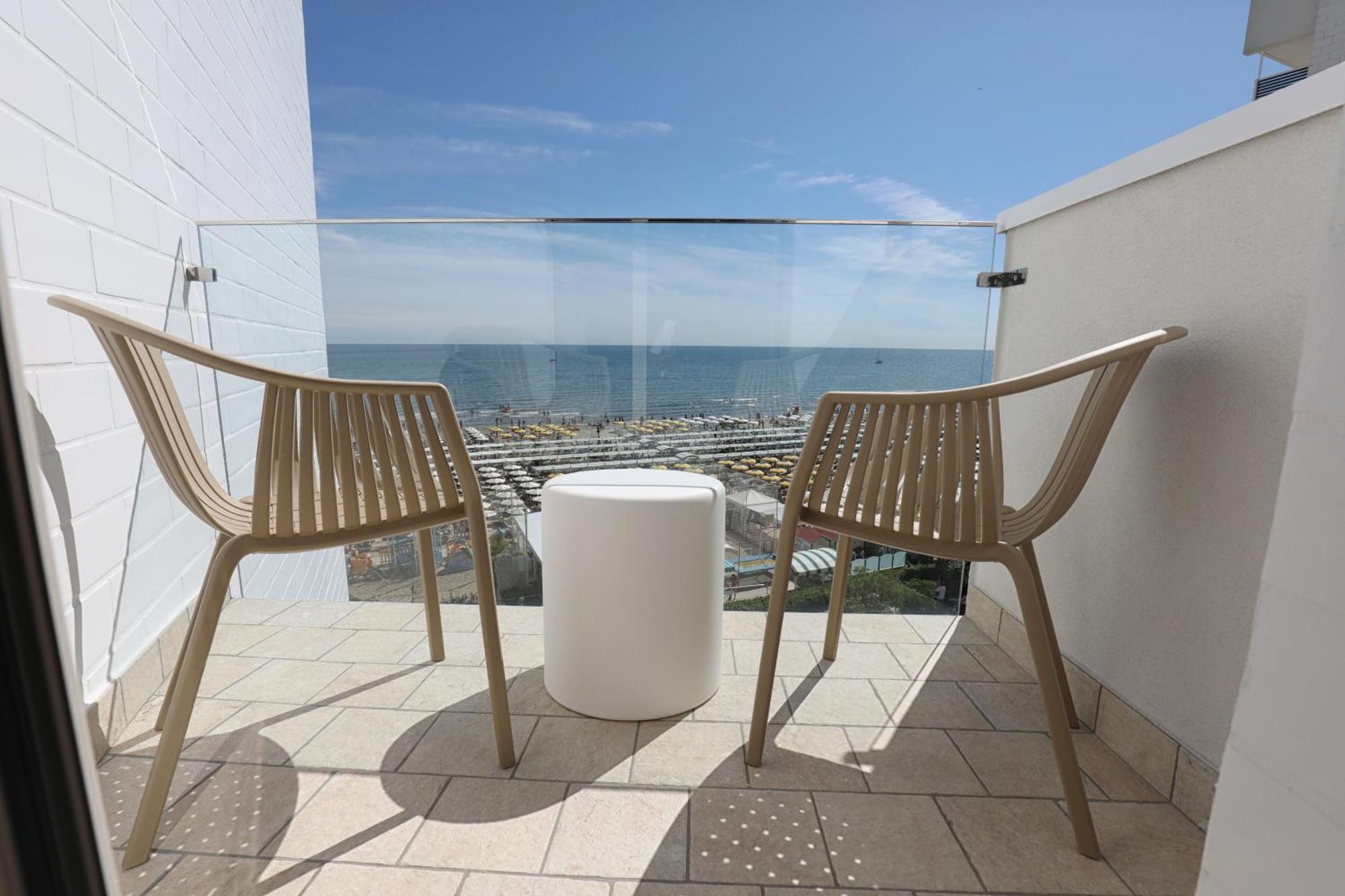 Hotel Daniel'S Fronte Mare Риччоне Екстер'єр фото