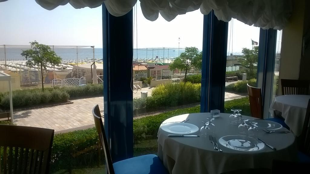 Hotel Daniel'S Fronte Mare Риччоне Екстер'єр фото
