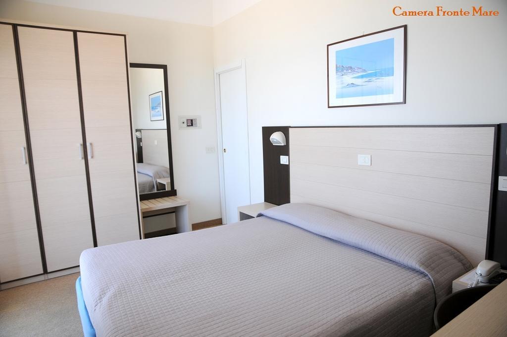 Hotel Daniel'S Fronte Mare Риччоне Екстер'єр фото