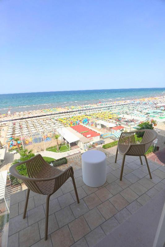 Hotel Daniel'S Fronte Mare Риччоне Екстер'єр фото